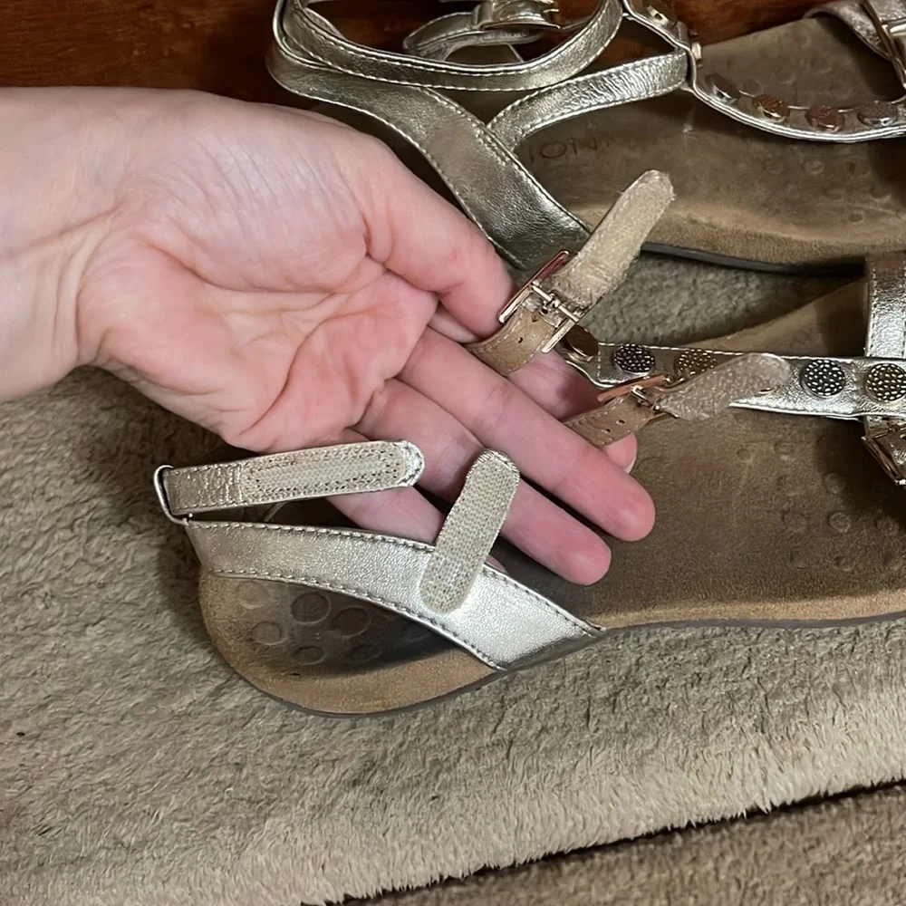 Vionic Women's Metallic Sandals Size 9 - Picture 9 of 11